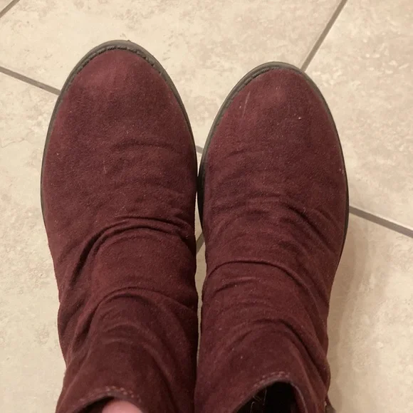 Burgundy colored booties, Soda brand, Size 6 - Picture 2 of 4